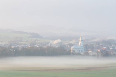 Slovakya 'nın Pribovce köyünde yer sisi.