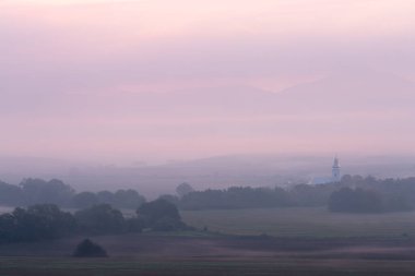 Slovakya 'nın Pribovce köyünde yer sisi.