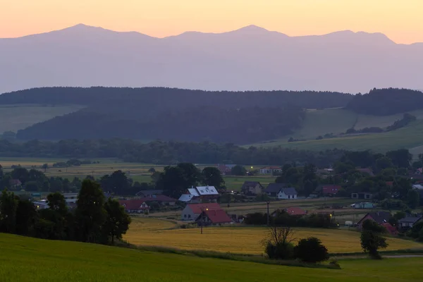 Село Блатніца Гори Мала Фатра Півночі Словаччини — стокове фото