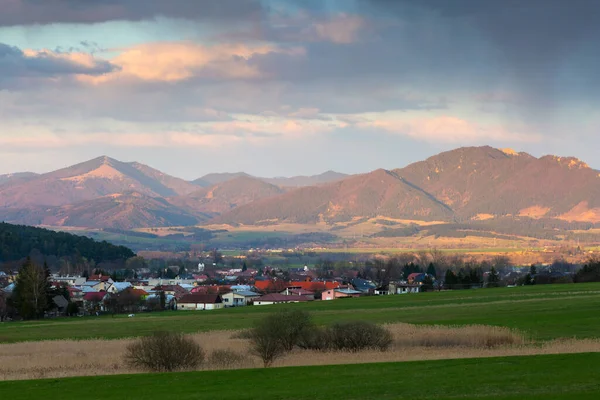 Wieś Klastor Pod Znievom Góry Velka Fatra Słowacja — Zdjęcie stockowe