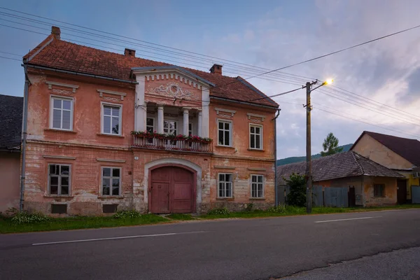 クラスターポッドZnievom村 スロバキアに由緒あるタウンハウス — ストック写真