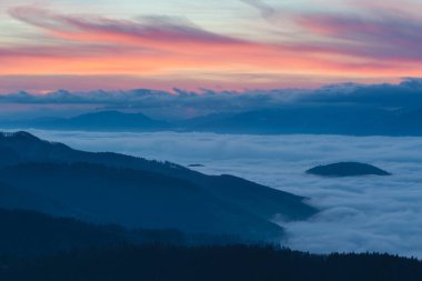 Slovakya 'nın Turiec kentindeki Mala ve Velka Fatra dağlarının manzarası.