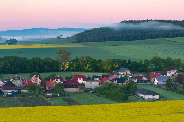 Paisagem Rural Enevoada Valca Vilage Eslováquia — Fotografia de Stock