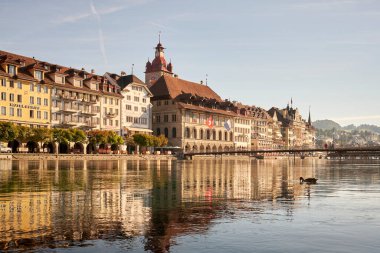 Tarihi şehirde sakin bir nehir