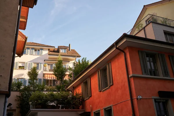 Edifícios Apartamento Contra Céu Azul — Fotografia de Stock