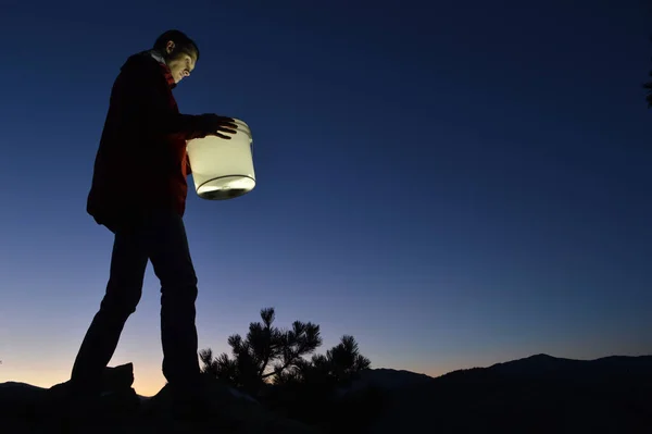 Man Carrying Bucket Light — Stock Photo, Image