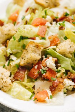 Domuz pastırmalı Wedge Chop Salatası