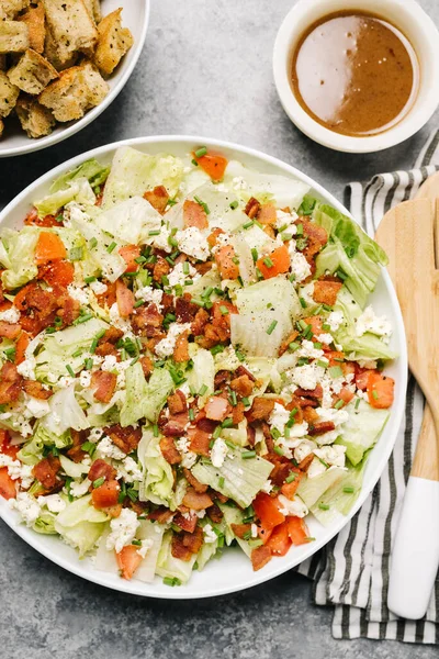 Wedge Chop Salada Com Azul Bacon — Fotografia de Stock