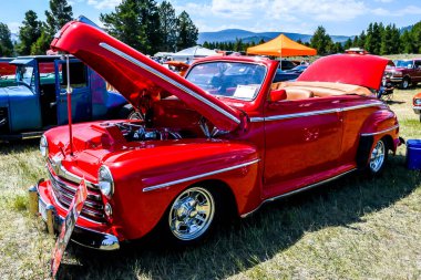 Lincoln, Mt, Usa - 26 Temmuz 2019: Üstü açılabilen eski bir Ford arabası