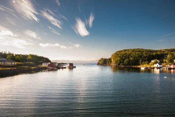 カナダのニューファンドランド島の農村漁業コミュニティの静かな朝 — ストック写真