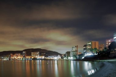 Gece Albufera sahilinden Alicante.