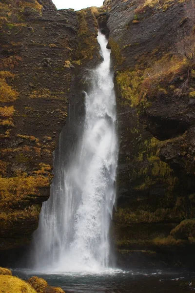 Исландский Водопад Горах — стоковое фото