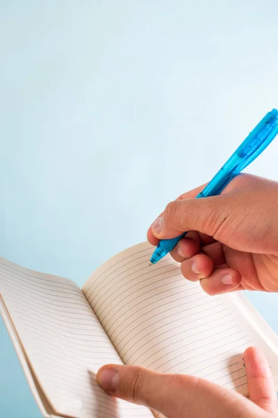 Escritura Manual Cuaderno Con Bolígrafo Azul — Foto de Stock