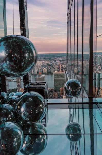 Balões Prata Com Vista Para Cidade Nova Iorque — Fotografia de Stock