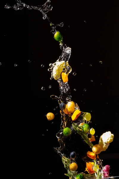 Jogado Legumes Frutas Água — Fotografia de Stock