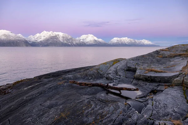Kışın Gün Doğumunda Norveç Fiyordu — Stok fotoğraf