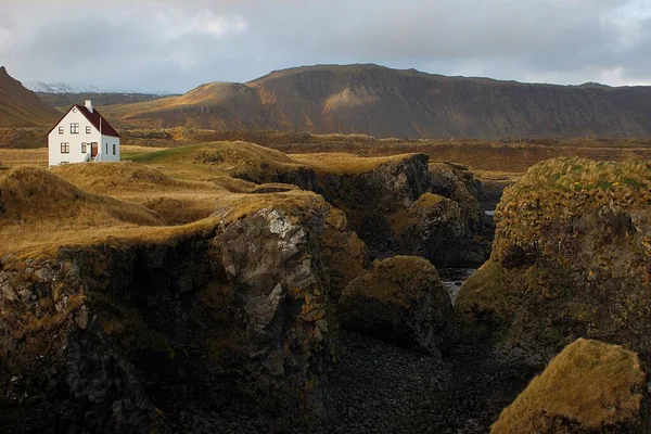 Petite Maison Près Des Rochers — Photo