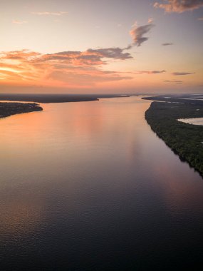 Negro River ve Anavilhanas adalarının güzel hava manzarası