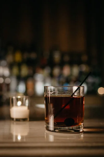 Cocktail Bar Com Uma Vela Votiva Fundo — Fotografia de Stock
