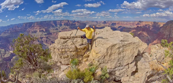 Hiker Climbing Pinal Point Grand Canyon — Stock Photo, Image