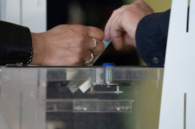 Ulusal Başkanlık Seçimlerinde Seçmenler Oy Kullanmaya Başladı