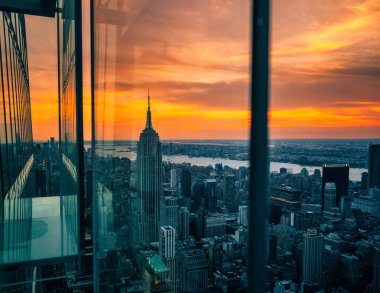 Günbatımını seviyorum New York gökdelenini