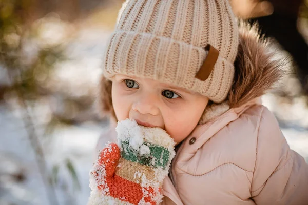 Young Female Child Eating Snow Winter Day — Stock Photo, Image