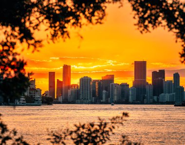 Gün batımında gökyüzü güzel MIAMI FLORIDA 'yı seviyor.