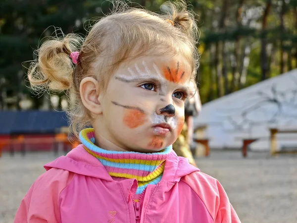 Malá holčička, s malovanými tváří — Stock fotografie