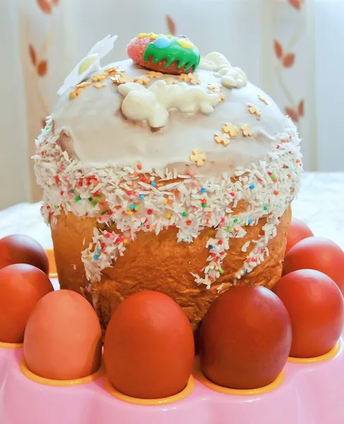 Pascua ortodoxa rusa. Pasteles y huevos . — Foto de Stock