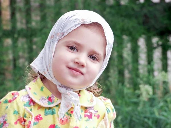 Child in the garden with flowers — Stock Photo, Image