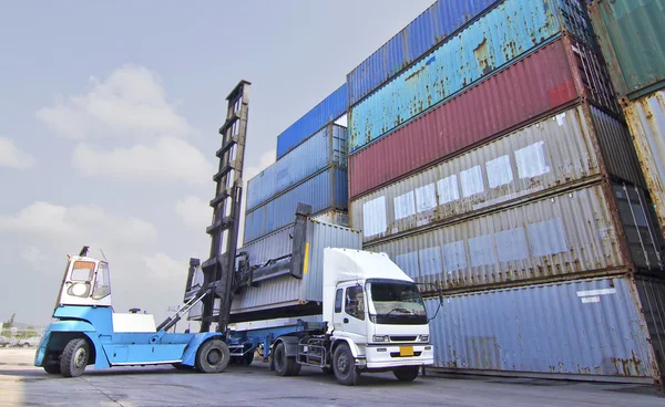 Container im Hafen — Stockfoto