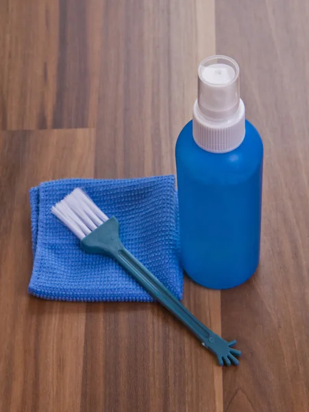 Ekran Temizleyici ve mikrofiber bez.