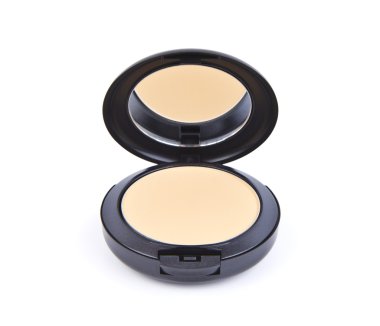 Beyaz arkaplanda kozmetik ürünleri