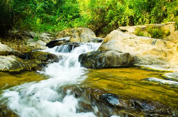 Mae poon waterfall — Stock Photo, Image