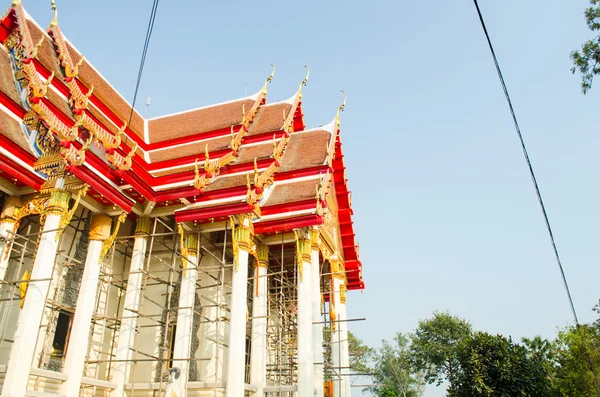 Beautiful thai temple during repairing — Stock Photo, Image