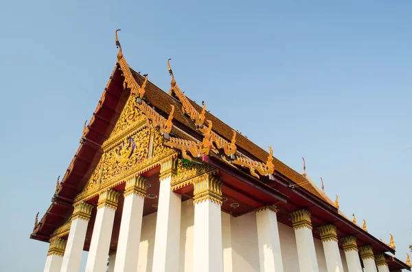 Beautiful thai temple during repairing — Stock Photo, Image