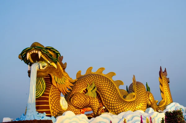 Dragão dourado — Fotografia de Stock