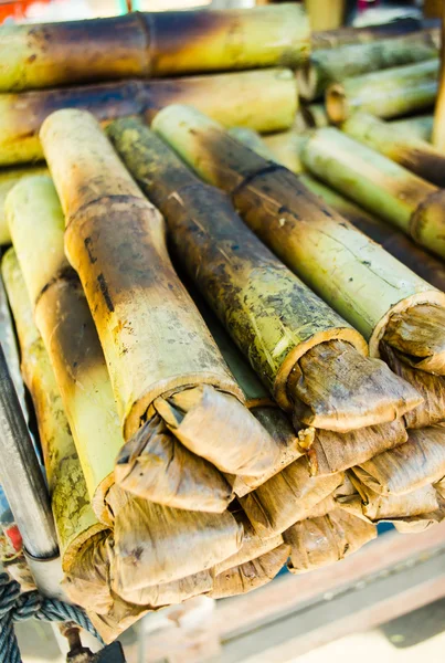 Arroz pegajoso em bambu — Fotografia de Stock