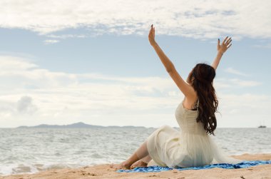 Kumsalda takılıyorum.