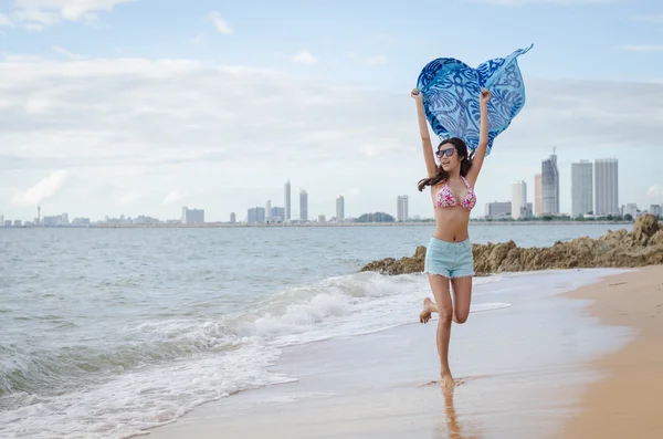 Menina na praia — Fotografia de Stock