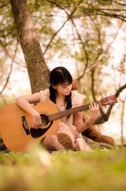 kız ve gitar