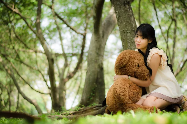 Chica con el oso — Foto de Stock