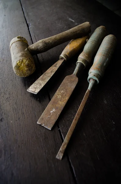 Ensemble d'outils de menuiserie sur fond bois — Photo