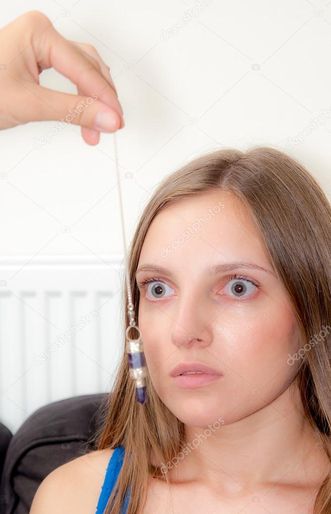 teen-girls-hypnotized