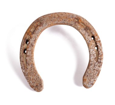 Beyaz arka plan üzerinde izole paslı at nalı