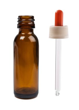 Temiz cam göz damlası olan damlatıcı beyaz üzerine izole edilmiş.