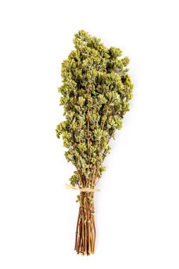 Kurutulmuş kekik buket üzerinde beyaz izole