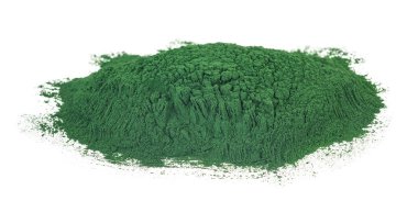 Beyaz arkaplan üzerine izole edilmiş bir toz yığını