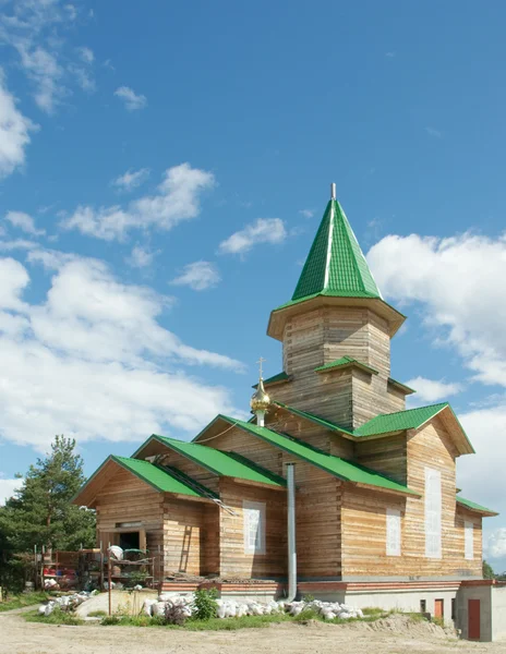 Iglesia ortodoxa de madera en construcción — Foto de Stock